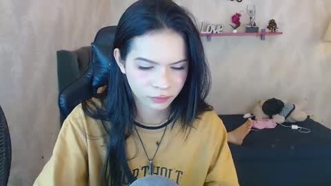 kimsy_ online show from October 10, 2025, 5:28 am