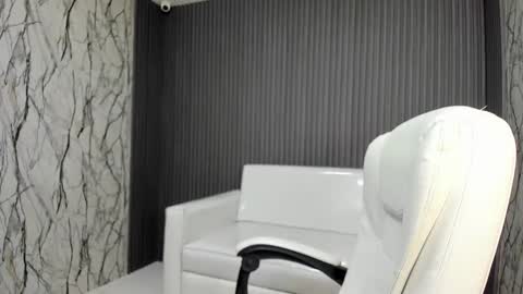 kimsy_ online show from November 13, 2025, 6:12 am