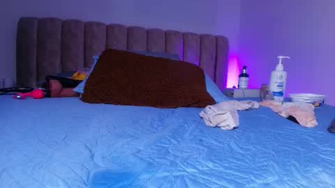 Bella online show from November 26, 2025, 3:07 am