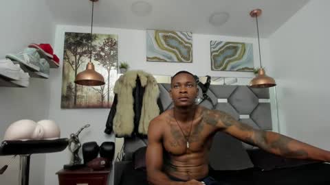 Snapshot of king_fitt_ chatting on January 23, 2025, 12:52 pm HOT MEN BLACK online show from January 23, 2025, 12:52 pm