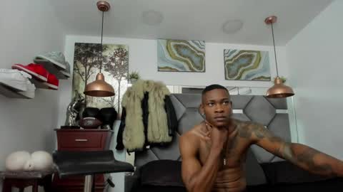 Snapshot of king_fitt_ chatting on February 4, 2025, 12:22 pm HOT MEN BLACK online show from February 4, 2025, 12:22 pm