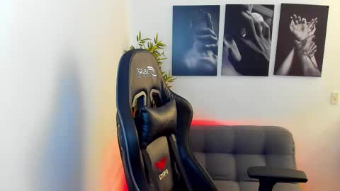 king_of_kings__ online show from February 19, 2025, 3:28 am