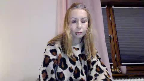 Snapshot of kingandprincess chatting on October 26, 2025, 4:35 pm sexysexyhotwetpinkredpussy online show from October 26, 2025, 4:35 pm