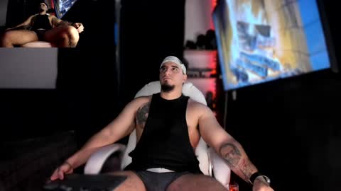 Snapshot of kingbear777 chatting on December 12, 2024, 8:36 am King Bear online show from December 12, 2024, 8:36 am