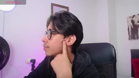 kingdanny_8 online show from January 9, 2026, 4:48 am