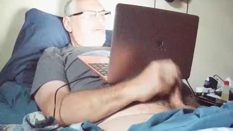 kingtongue10 online show from October 1, 2025, 12:22 pm