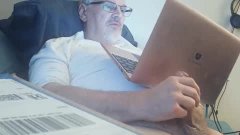 kingtongue10 online show from January 6, 2026, 10:23 pm