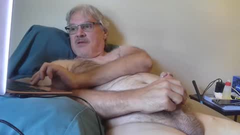 Snapshot of kingtongue10 chatting on May 15, 2026, 9:44 pm kingtongue10 online show from May 15, 2026, 9:44 pm