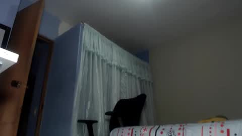 Snapshot of kinky_eli_ chatting on December 18, 2025, 4:02 pm kinky_eli_ online show from December 18, 2025, 4:02 pm