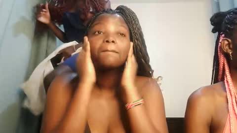 Lola online show from November 6, 2025, 10:27 am