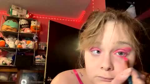 kinkyivy99 online show from April 16, 2026, 2:23 am