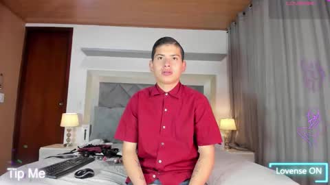 Snapshot of kinkypetite1 chatting on October 21, 2025, 11:33 am kinkypetite1 online show from October 21, 2025, 11:33 am