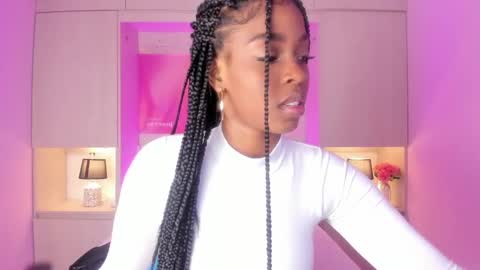 M A R A  online show from October 7, 2025, 11:51 am