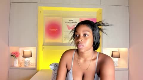 M A R A  online show from November 19, 2025, 12:05 pm