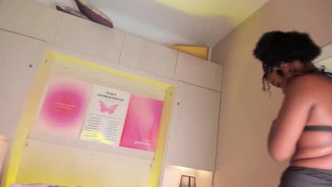 Snapshot of kiomarabaker chatting on February 24, 2026, 12:03 pm M A R A online show from February 24, 2026, 12:03 pm