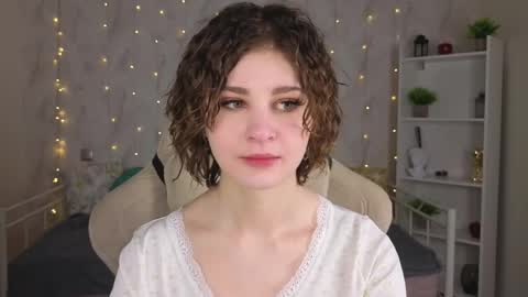Kira online show from May 22, 2026, 5:58 am