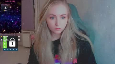 Snapshot of kira_love_sleep chatting on November 7, 2025, 2:50 pm you know thumb up me please its important online show from November 7, 2025, 2:50 pm