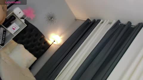 KIRA online show from February 9, 2025, 6:01 am