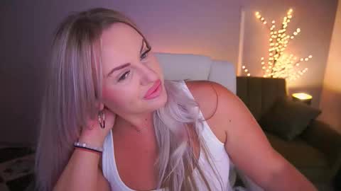 Kira online show from September 15, 2025, 8:53 pm