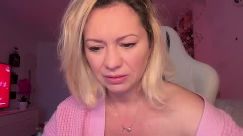 KiraDivine online show from December 7, 2024, 12:56 pm