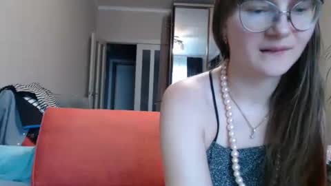 KiraGoldens online show from February 14, 2025, 10:49 am