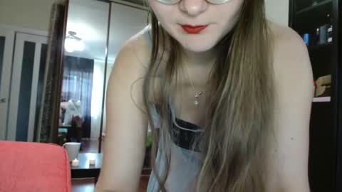 KiraGoldens online show from November 1, 2025, 6:26 am