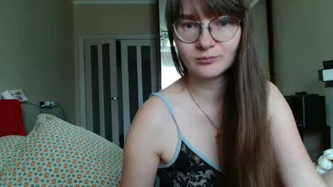 KiraGoldens online show from May 31, 2026, 6:53 am