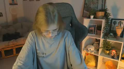 Kira online show from March 2, 2025, 8:50 pm