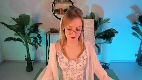 Kira online show from March 11, 2025, 5:13 pm