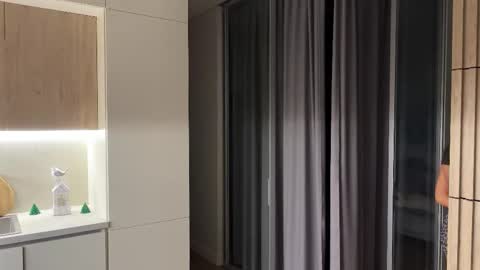 Kira online show from November 21, 2025, 4:38 pm