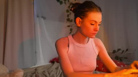 Snapshot of kiraninetails chatting on October 6, 2025, 9:51 am ARI online show from October 6, 2025, 9:51 am