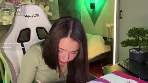 Snapshot of kirarasay chatting on March 7, 2025, 12:45 pm Kira online show from March 7, 2025, 12:45 pm