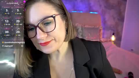 Kira online show from March 11, 2026, 9:32 pm