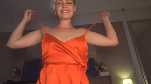 kirasunny online show from September 18, 2025, 7:49 pm