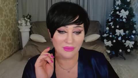 Kira online show from December 18, 2025, 11:49 am