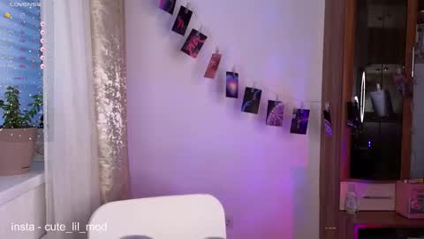 Kira cute online show from December 4, 2025, 11:30 am