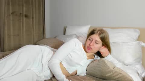 Kira online show from November 24, 2025, 5:23 pm