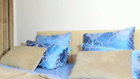 Kira online show from February 11, 2026, 9:20 pm