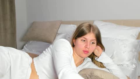 Kira online show from February 26, 2026, 8:41 pm