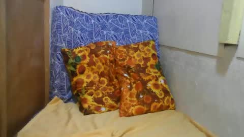 kiss_me_loves online show from June 17, 2026, 12:24 am