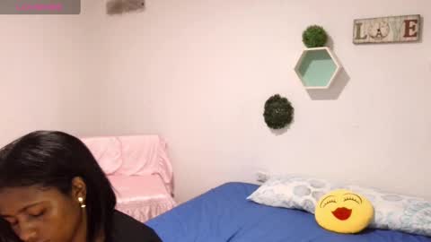 Violet  online show from December 17, 2024, 2:12 am