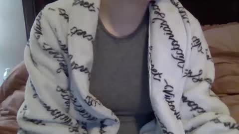 kissandtell1357 online show from November 18, 2025, 3:27 pm