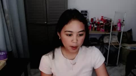 kisses_avery online show from June 10, 2026, 7:29 am