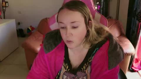 kissica online show from January 31, 2025, 1:56 pm