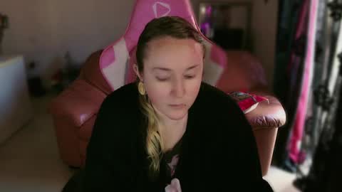 kissica online show from March 5, 2025, 2:56 pm