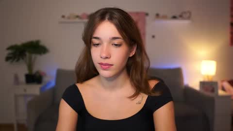 Sisi online show from October 7, 2025, 1:08 pm