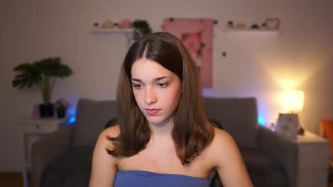 Sisi online show from November 13, 2025, 2:05 pm