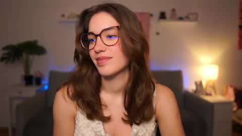 Sisi online show from February 6, 2026, 2:42 pm