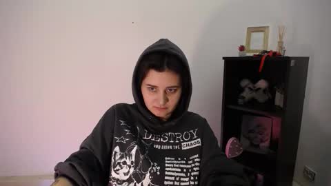 kissleoxx online show from December 14, 2025, 2:33 pm