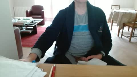 kisslog1 online show from April 4, 2026, 3:42 pm